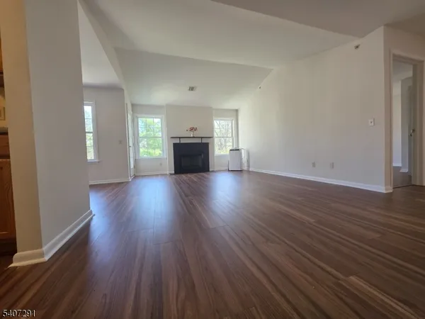 $3,050 | 11 Evergreen Drive, Unit 64, Clifton, NJ 07014