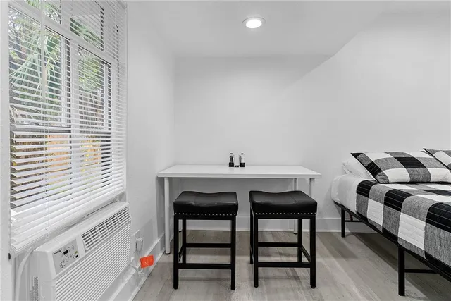 $2,000 | 412 Harwood Street, Unit 2, Orlando, FL 32803