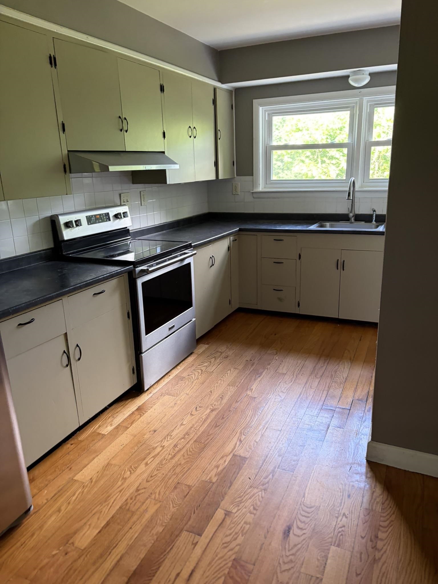 17 Hampstead Road Salem, NH 03079 - Photo 4 of 21