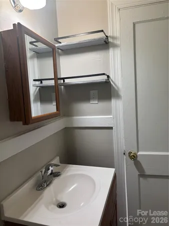 $1,800 | 2565 Brentwood Place, Charlotte, NC 28208