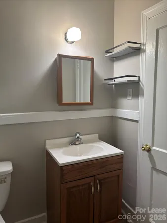 $1,800 | 2565 Brentwood Place, Charlotte, NC 28208