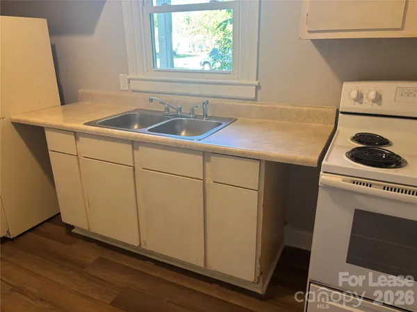$1,800 | 2565 Brentwood Place, Charlotte, NC 28208