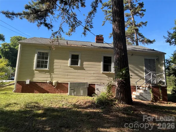 $1,800 | 2565 Brentwood Place, Charlotte, NC 28208