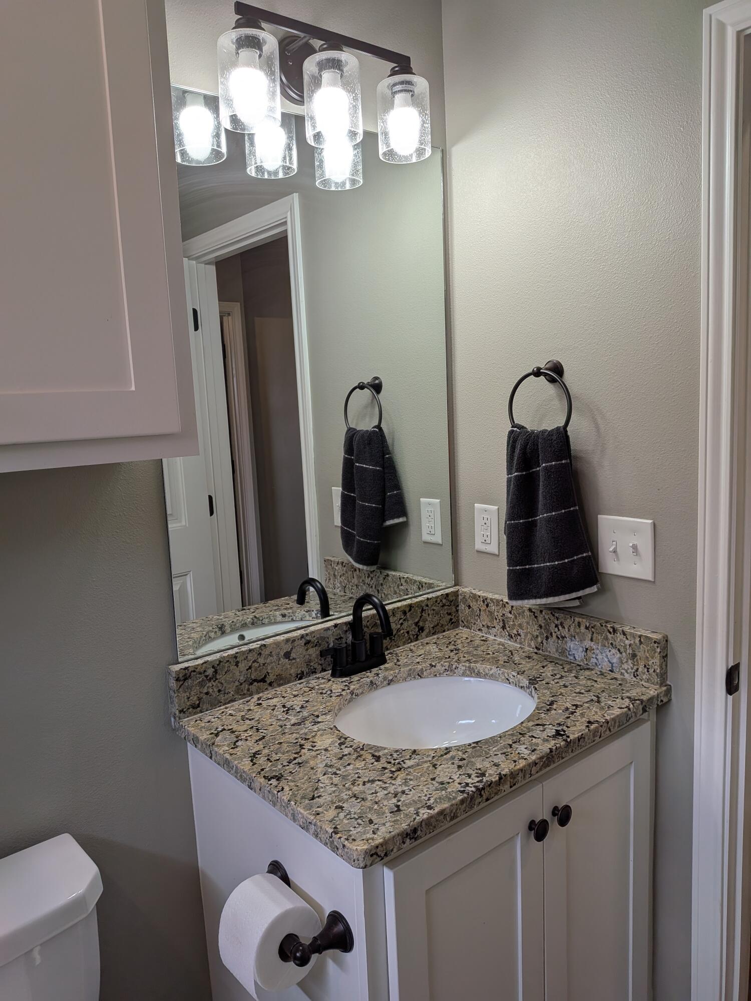6913 18th Street Lubbock, TX 79416 - Photo 22 of 38 Hall bathroom