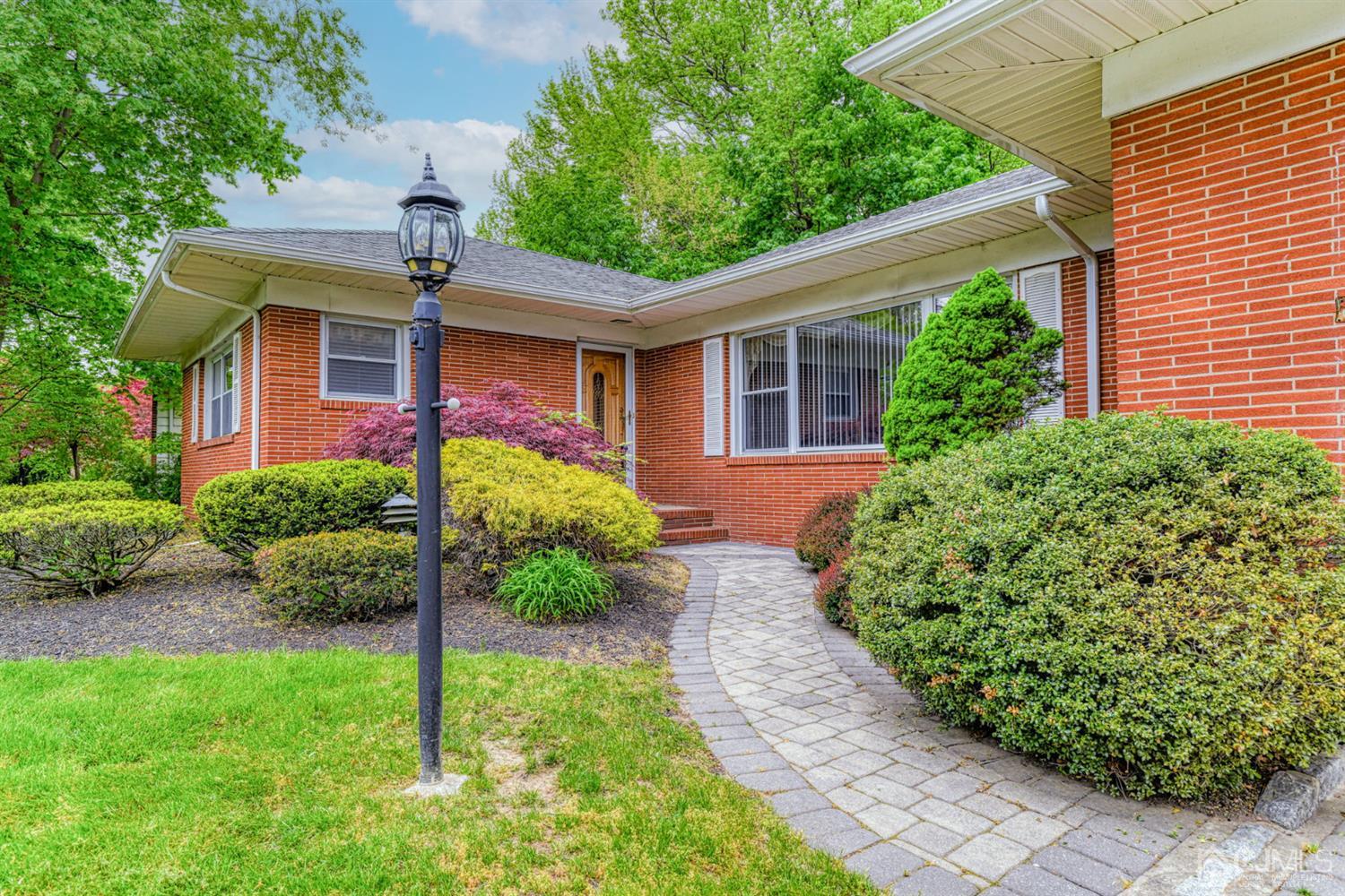 315 Franklin Road North Brunswick, NJ 08902 - Photo 3 of 34 Gallery Image 3