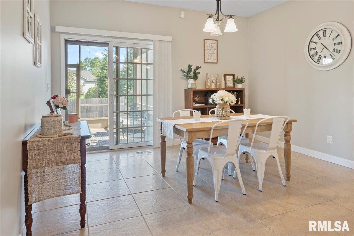 3303 Mackinaw Lane Springfield, IL 62711 - Photo 11 of 39