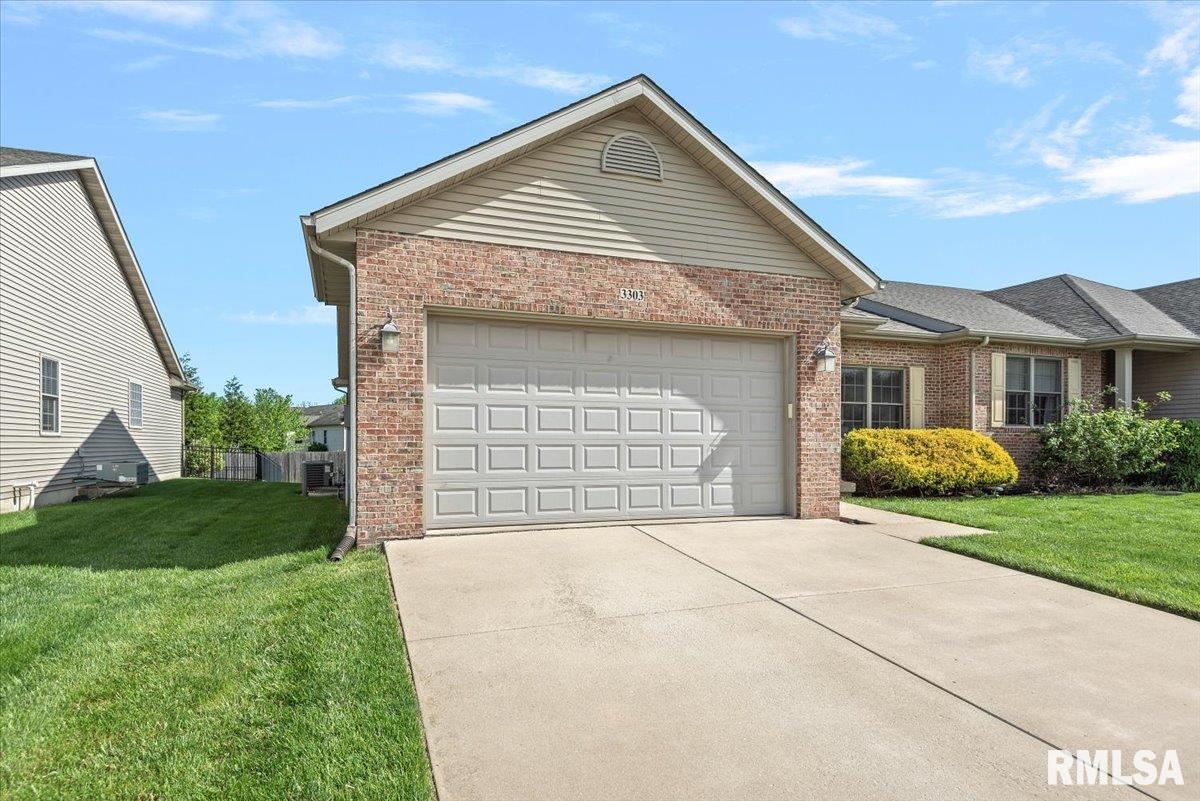 3303 Mackinaw Lane Springfield, IL 62711 - Photo 3 of 39