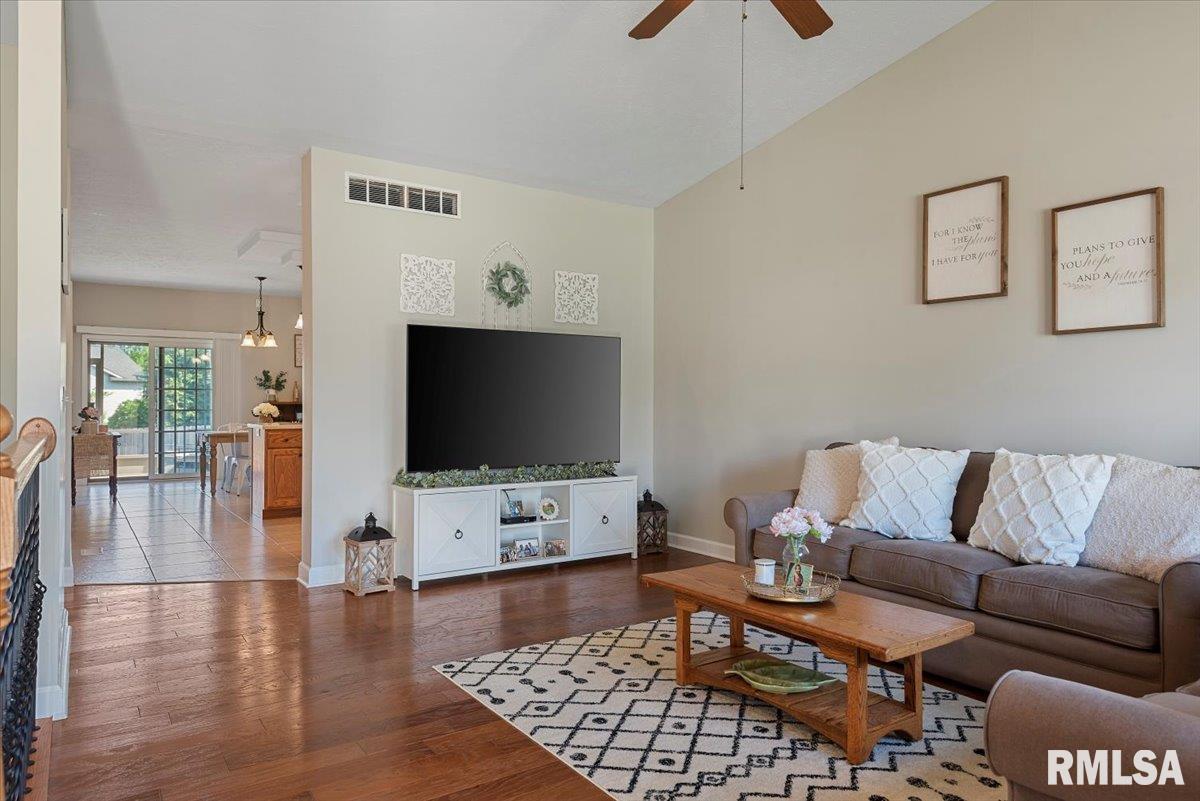 3303 Mackinaw Lane Springfield, IL 62711 - Photo 4 of 39