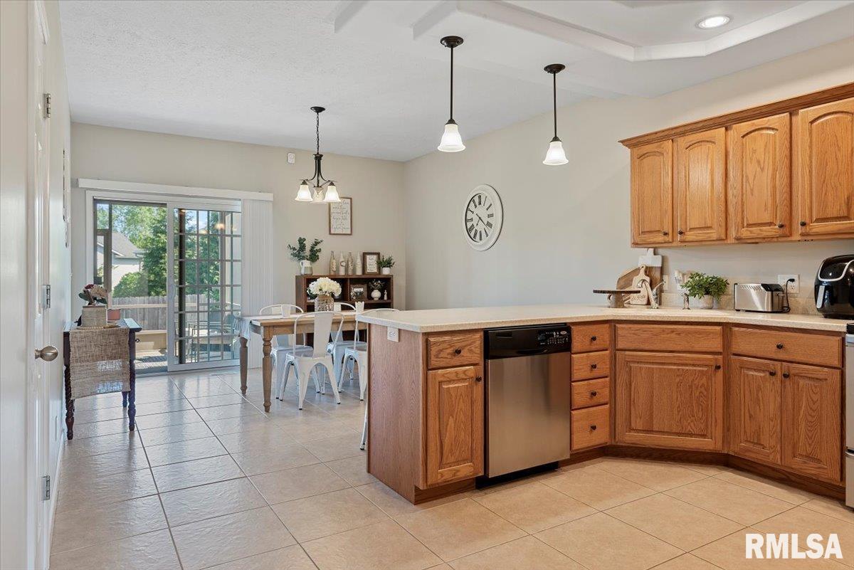 3303 Mackinaw Lane Springfield, IL 62711 - Photo 8 of 39