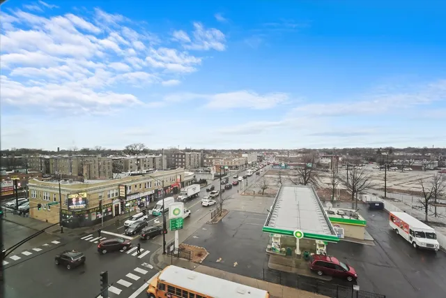 $309,000 | 3963 West Belmont Avenue, Unit 202, Chicago, IL 60618