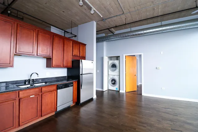$309,000 | 3963 West Belmont Avenue, Unit 202, Chicago, IL 60618