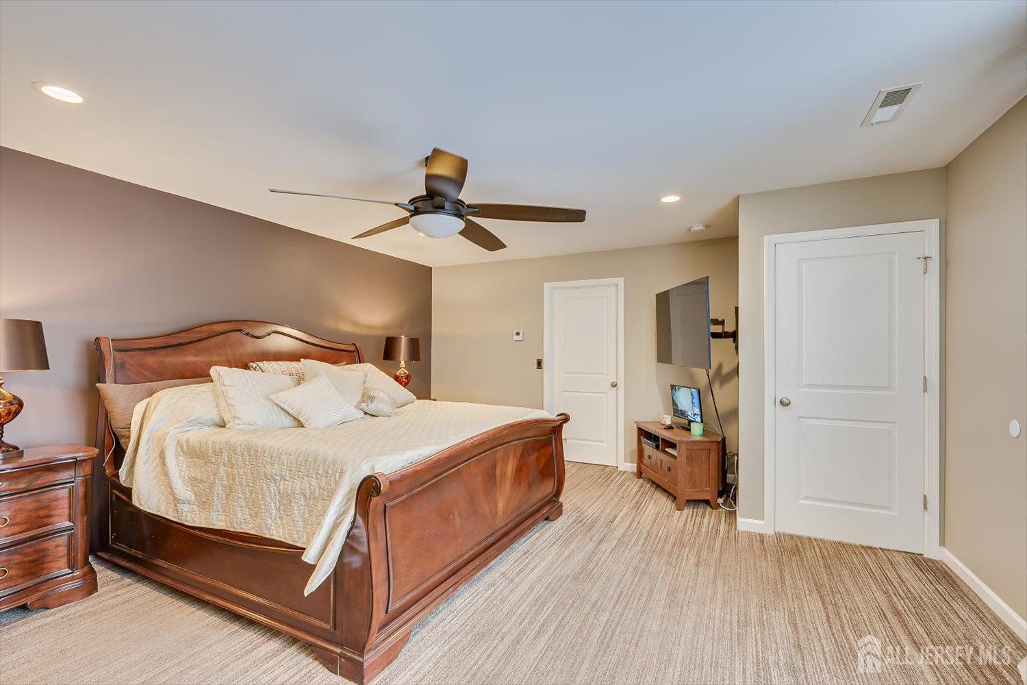 163 Dutch Road East Brunswick, NJ 08816 - Photo 28 of 47