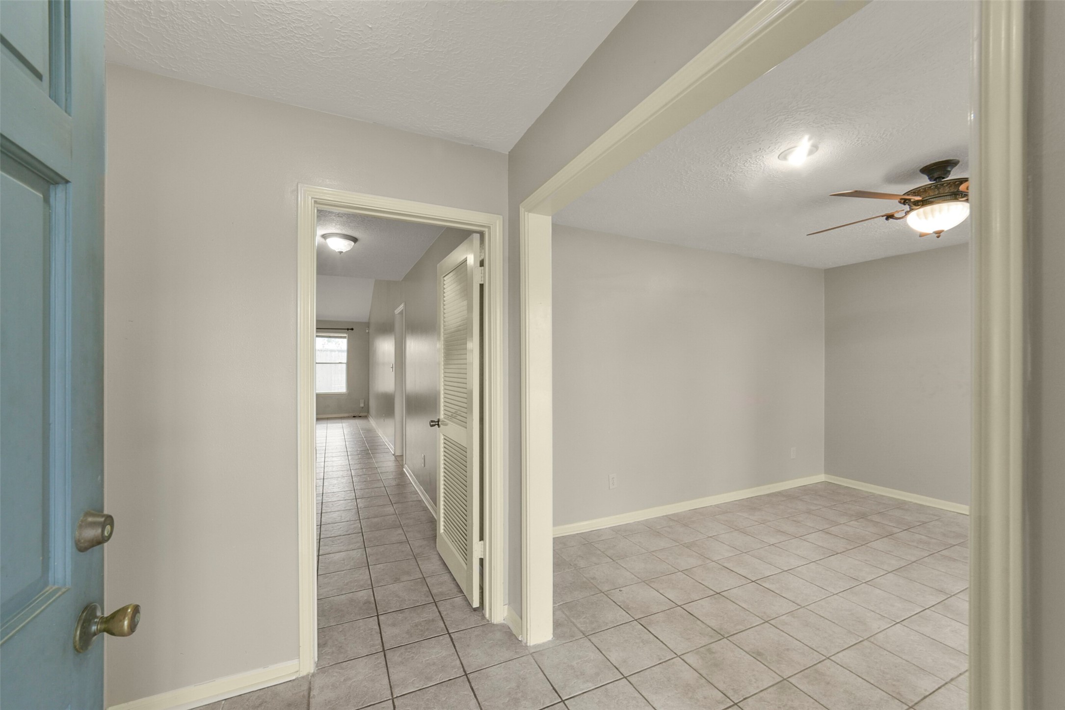 5539 Rivertree Lane Spring, TX 77379 - Photo 7 of 25 a view of a hallway