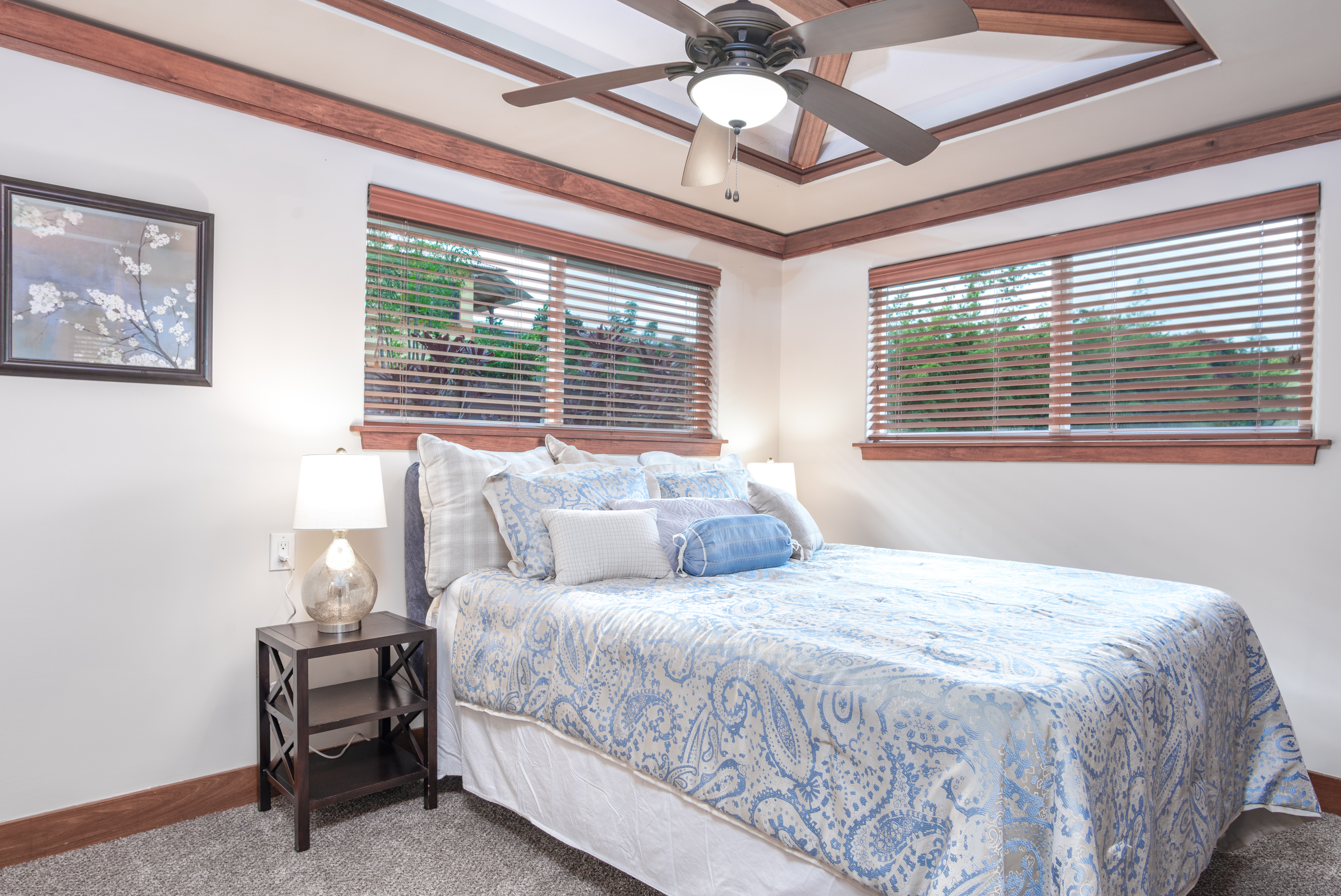 45-464 Maile Street Honokaa, HI 96727 - Photo 12 of 28 a bedroom with a bed and a window