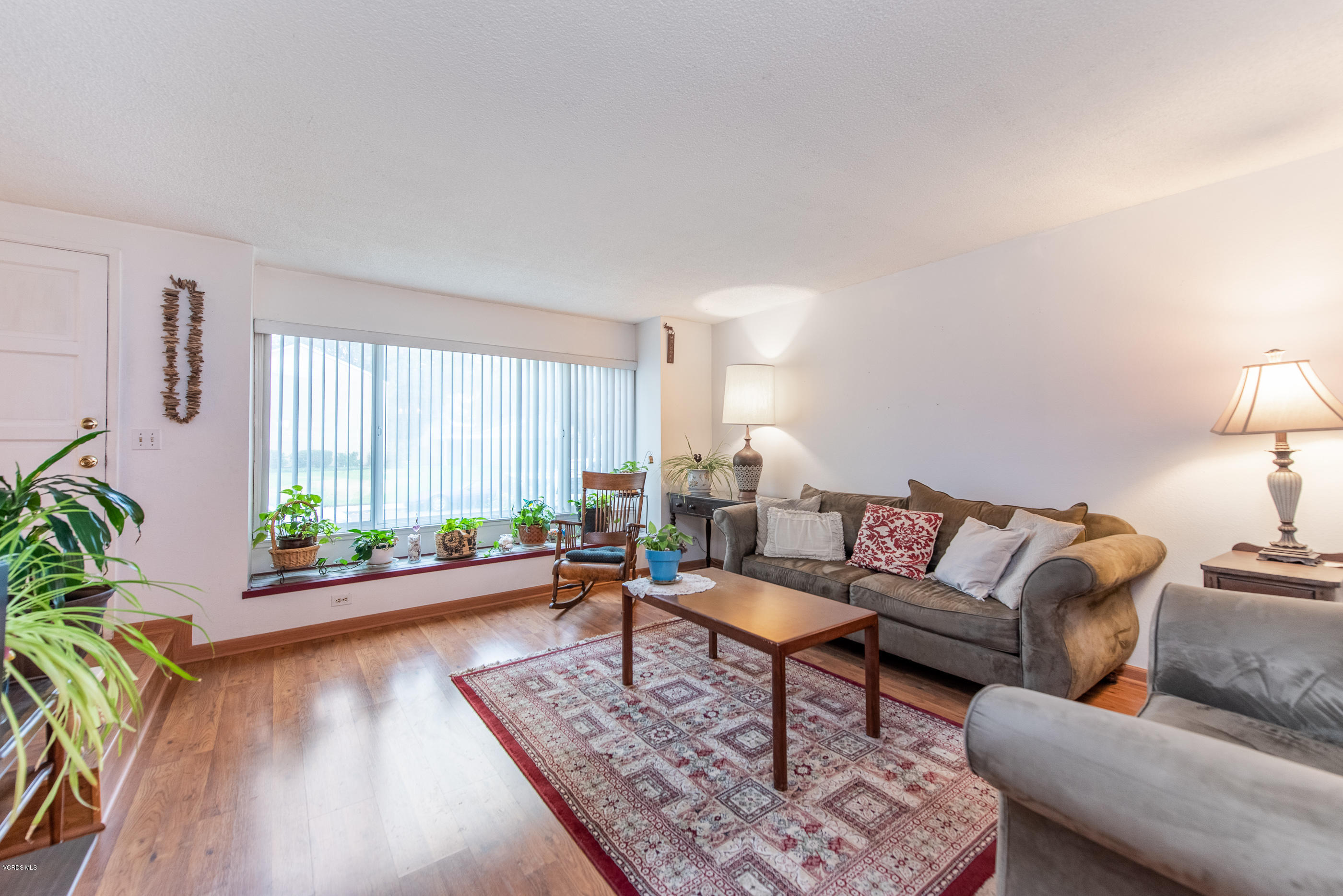 6479 Penn Street, Unit C Moorpark, CA 93021 - Photo 4 of 19 6479 Penn St Moorpark-6 Living Family Ro