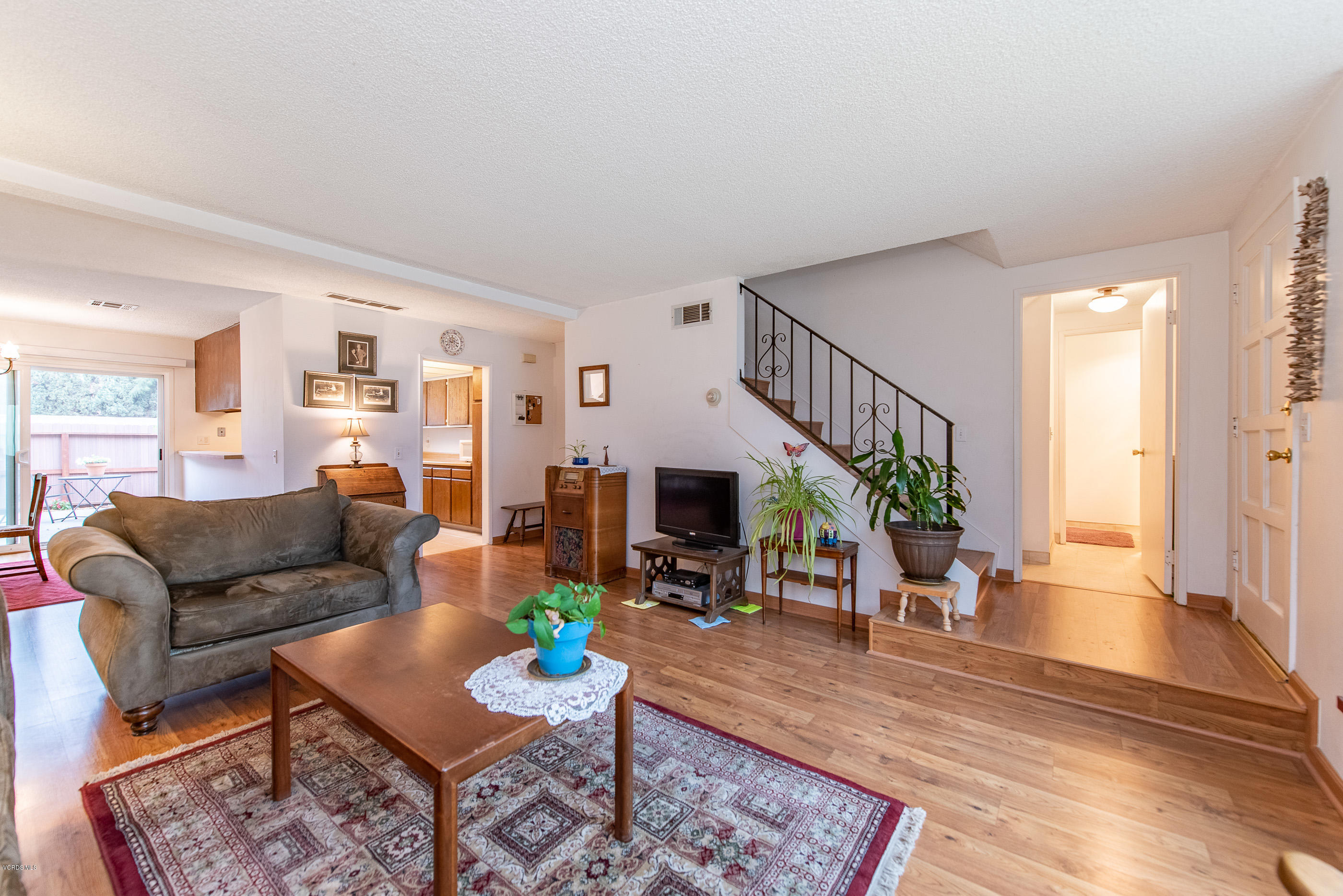 6479 Penn Street, Unit C Moorpark, CA 93021 - Photo 5 of 19 6479 Penn St Moorpark-7 Living Family Ro