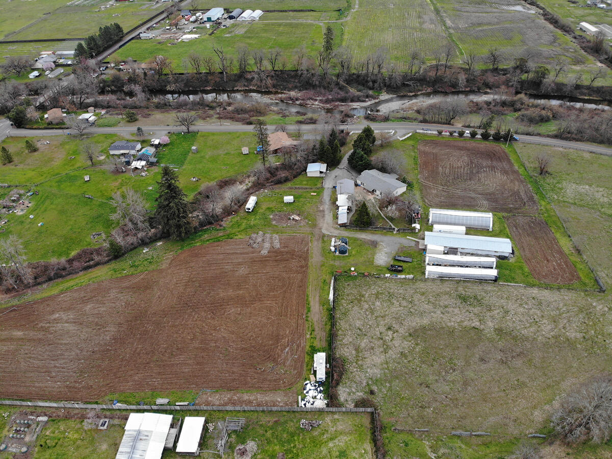 1205 Pine Grove Road Rogue River, OR 97537 - Photo 2 of 67 27.25