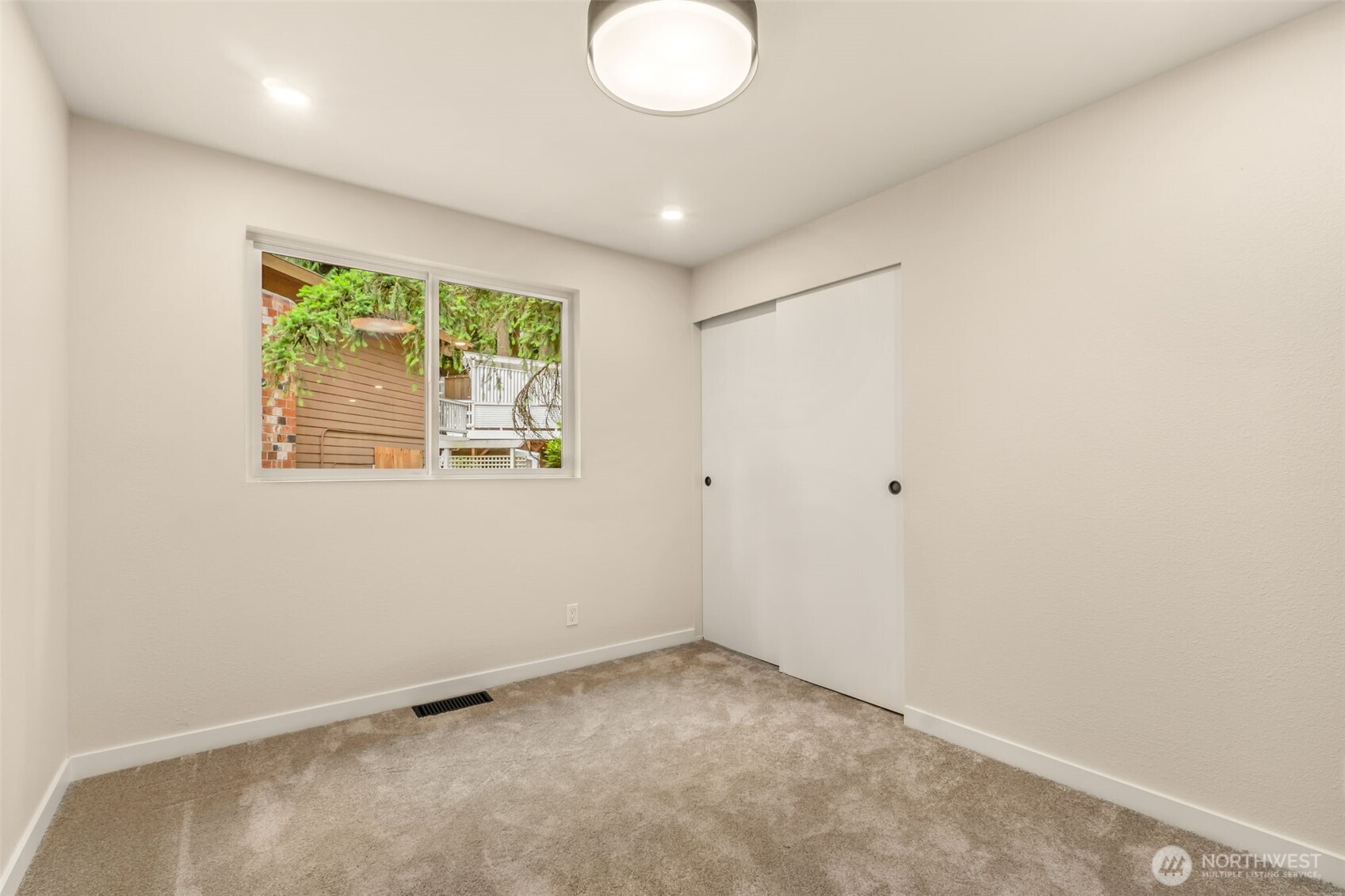 10554 Northeast 150th Court Bothell, WA 98011 - Photo 23 of 39