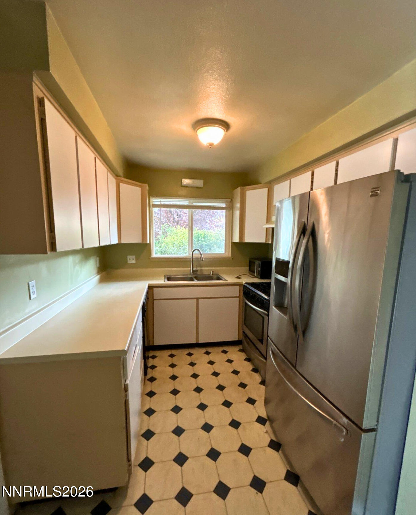 2166 Edgemar Circle Reno, NV 89512 - Photo 4 of 10 a68bc466-2b3e-43d9-a7db-07246e085846