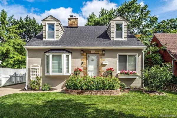 $2,650 | 165 Bowers Street, Clawson, MI 48017