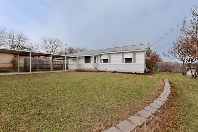 a front view of house with yard