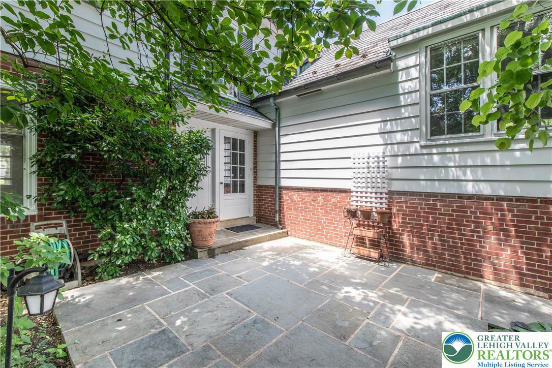 1942 Sycamore Street Bethlehem, PA 18017 - Photo 60 of 74
