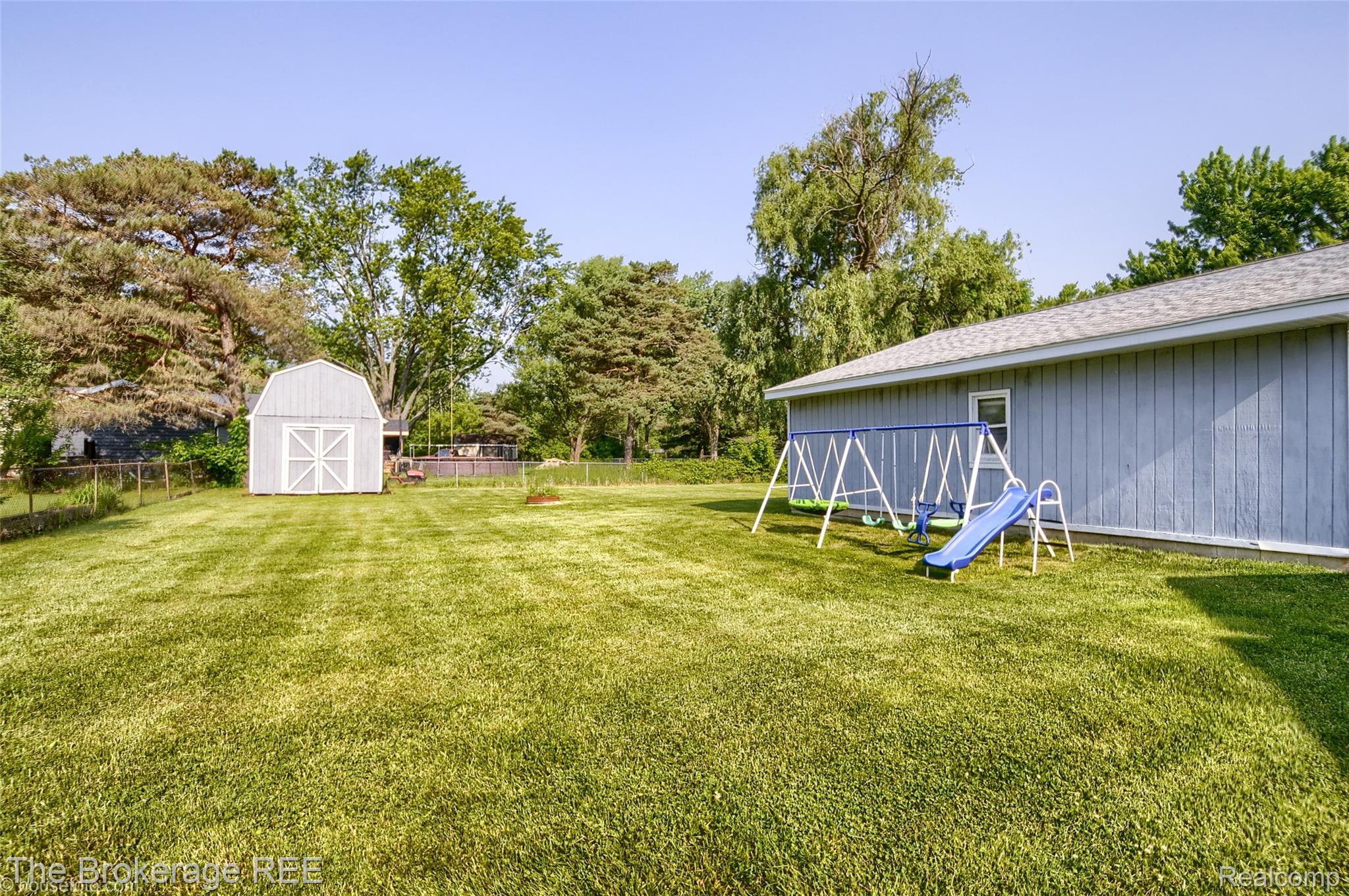 4462 South Dye Road Swartz Creek, MI 48473 - Photo 4 of 27 Housefoto__3009769-HDR5.jpg