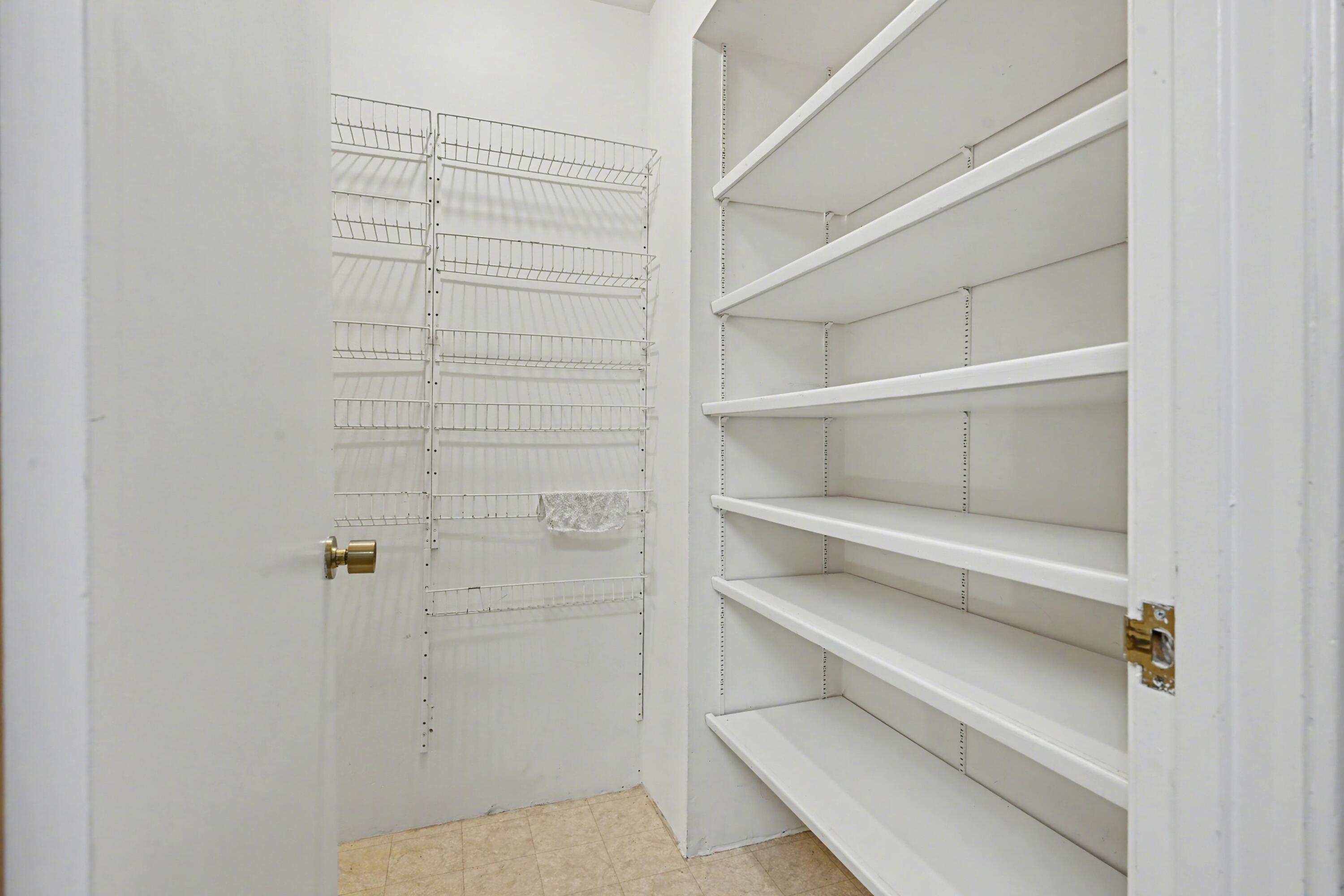 125 Balmoral Court Kalamazoo, MI 49006 - Photo 11 of 23 Pantry