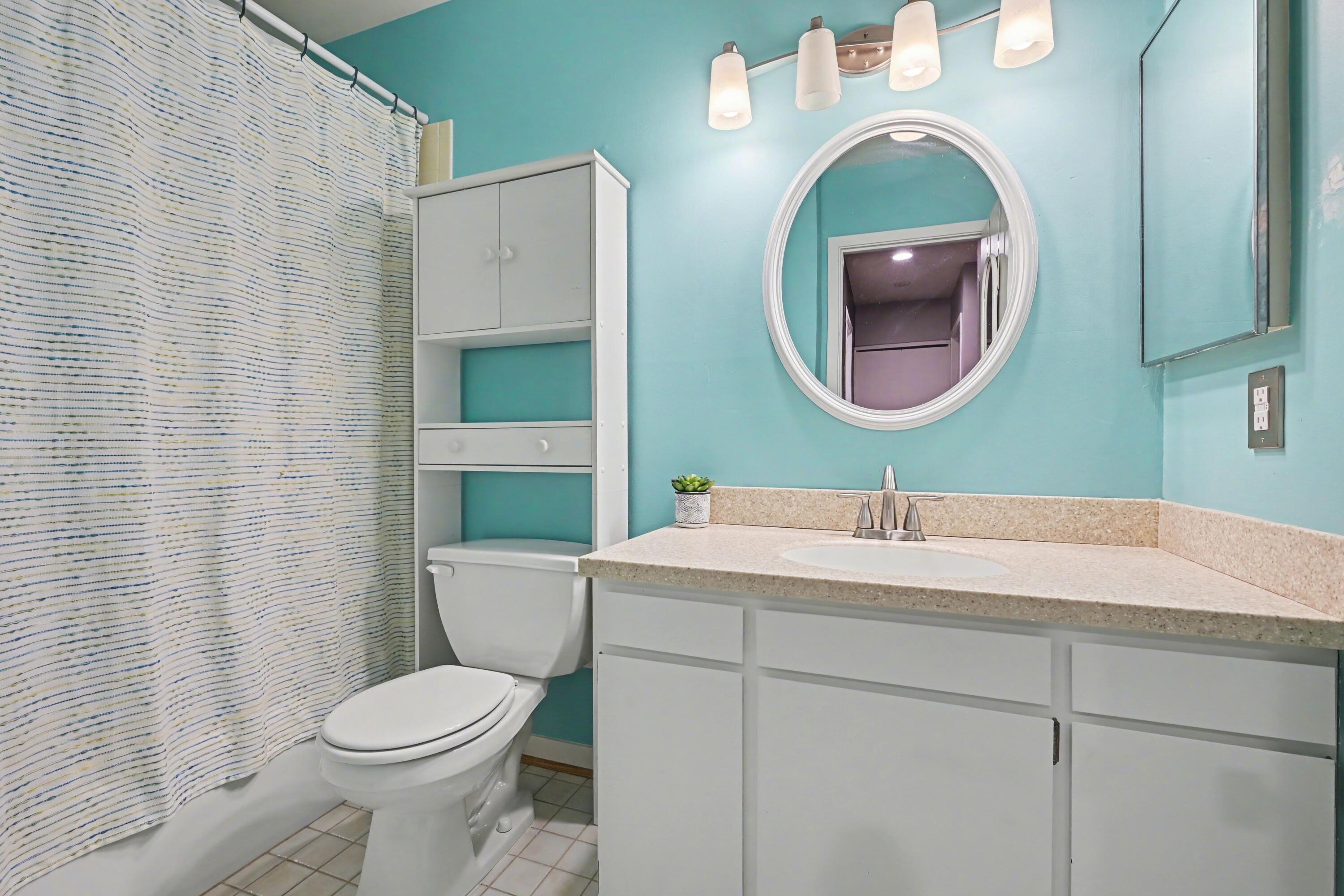 125 Balmoral Court Kalamazoo, MI 49006 - Photo 19 of 23 Full Bathroom Upstairs