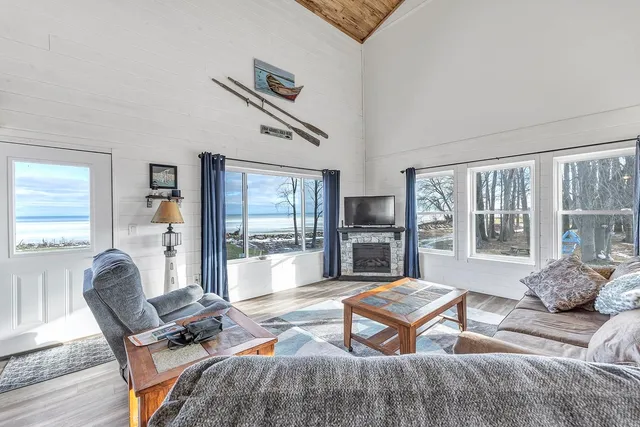 $450,000 | 6924 County Road Y, Oconto, WI 54153