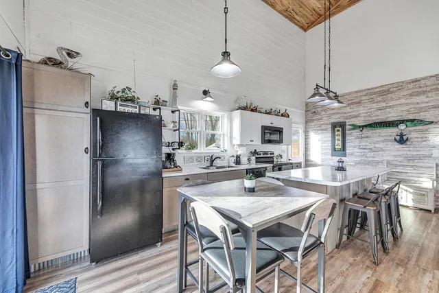 $450,000 | 6924 County Road Y, Oconto, WI 54153