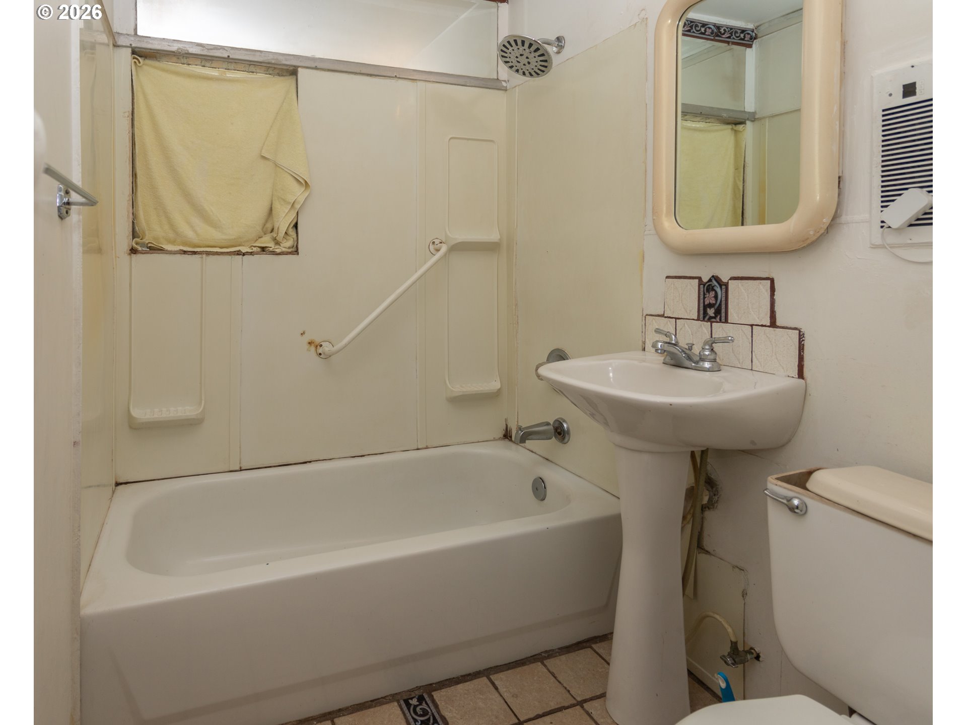 51380 Preble Way La Pine, OR 97739 - Photo 13 of 26 a bathroom with a sink mirror toilet and bathtub