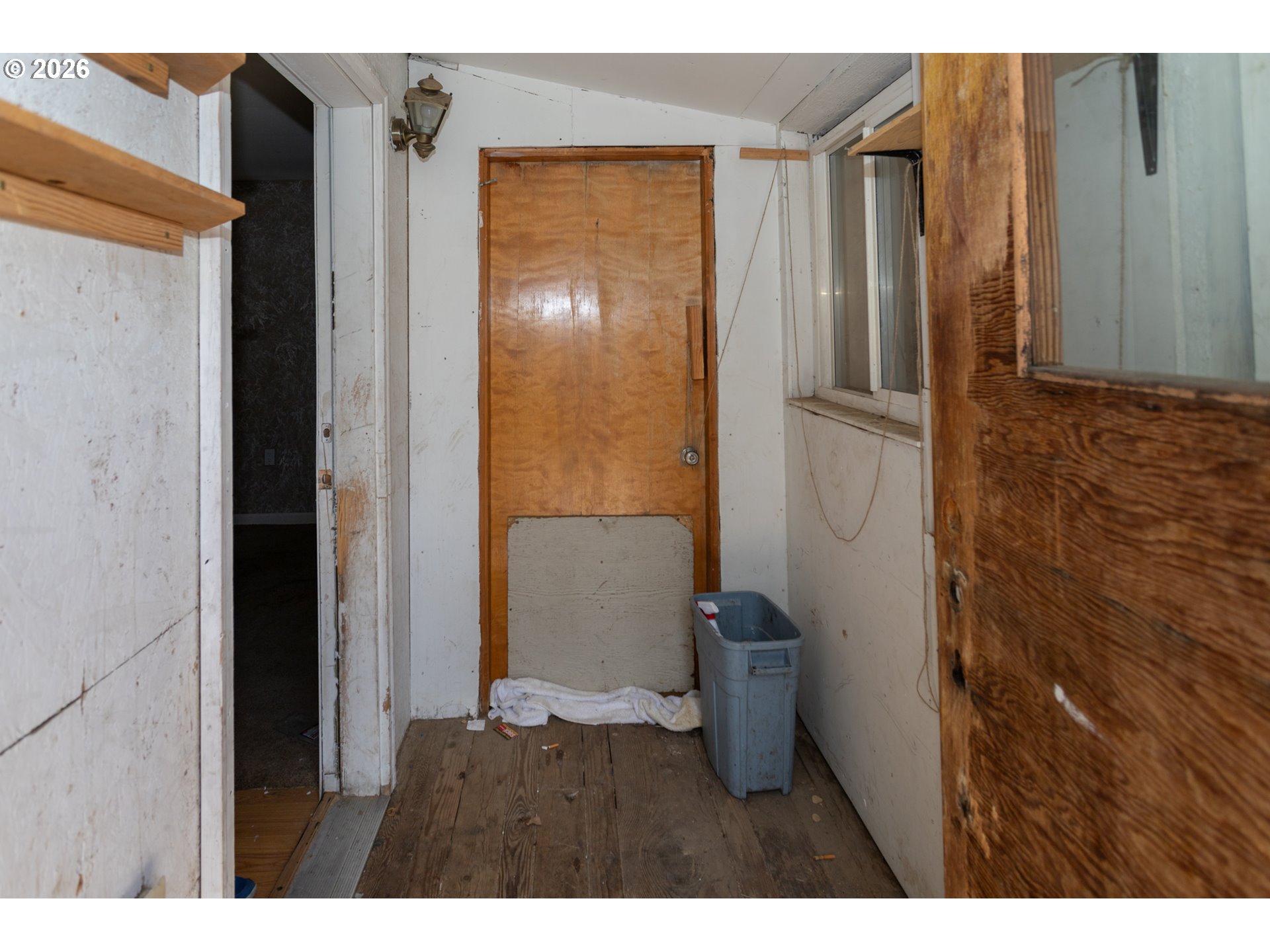51380 Preble Way La Pine, OR 97739 - Photo 17 of 26 a bathroom with a sink and a mirror