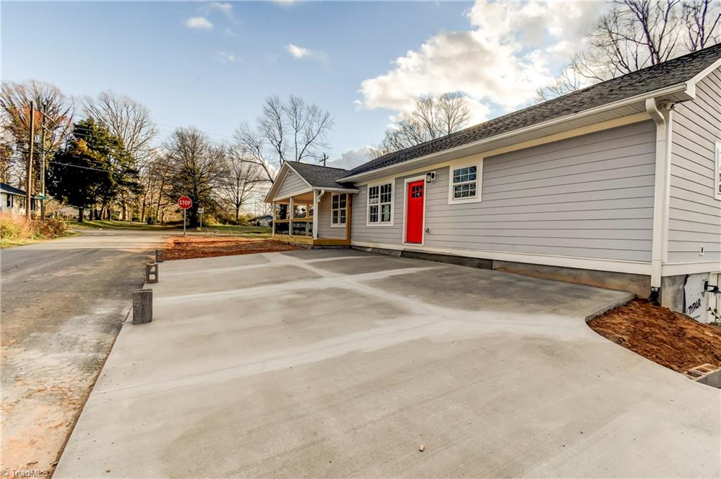 1109 Motor Road Winston-Salem, NC 27105 - Photo 4 of 28 Gallery Image 4