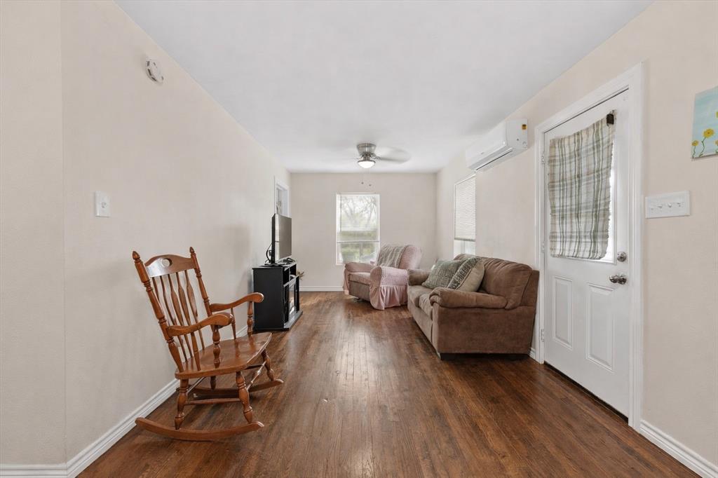 317 Ritchey Street Gainesville, TX 76240 - Photo 10 of 14