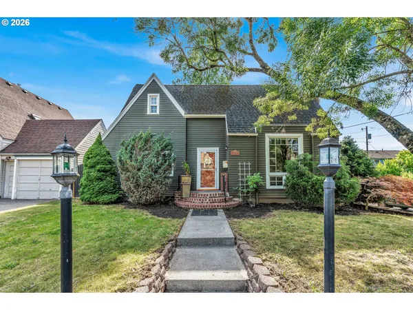 $699,900 | 532 Southeast Peacock Lane, Portland, OR 97214