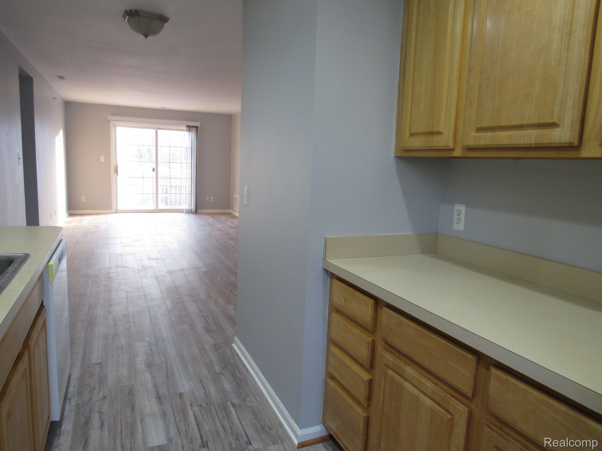 1125 Eureka Road, Unit 203 Wyandotte, MI 48192 - Photo 9 of 17 1125 EUREKA #203