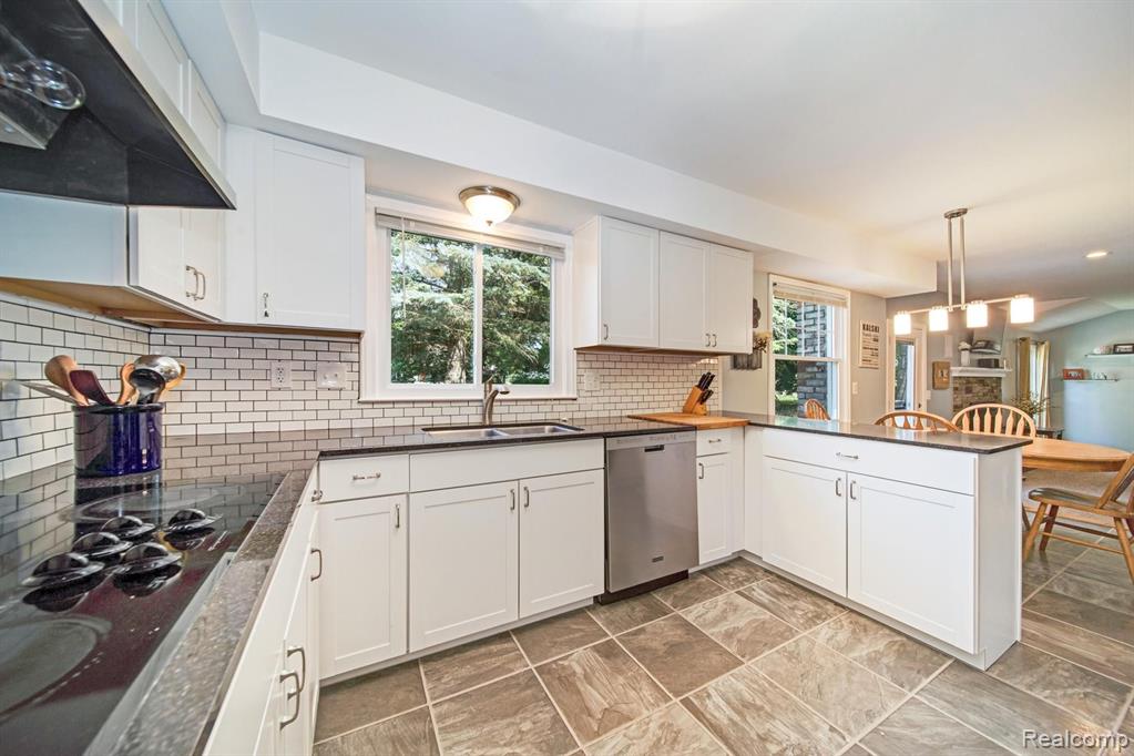 35888 Springvale Street Farmington Hills, MI 48331 - Photo 7 of 35