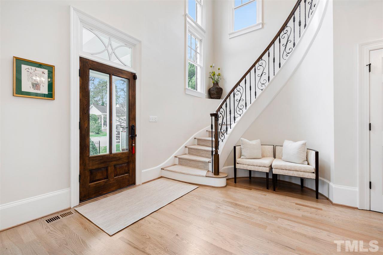 2106 Breeze Road Raleigh, NC 27608 - Photo 3 of 30