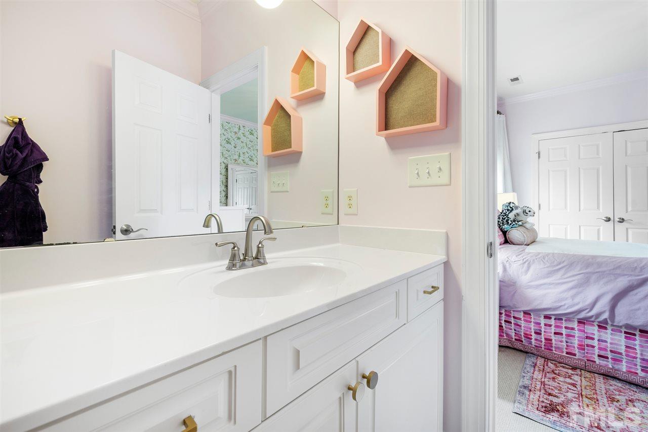 2106 Breeze Road Raleigh, NC 27608 - Photo 24 of 30