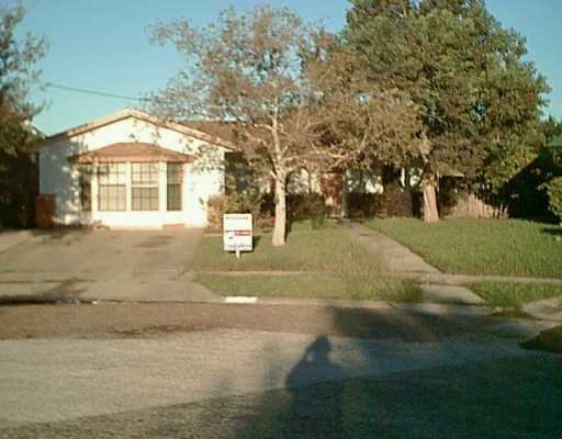 a view of house with yard