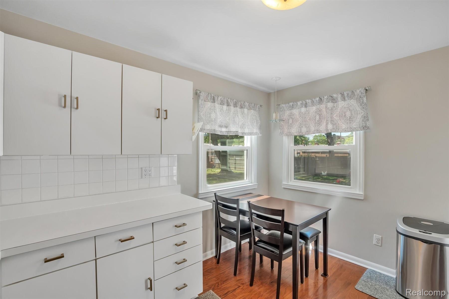 1402 South Campbell Road Royal Oak, MI 48067 - Photo 8 of 32 08-1402 S Campbell Rd-WindowStill-R.jpg
