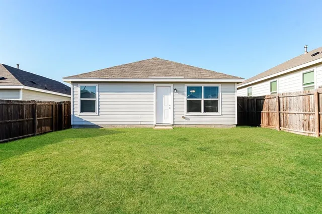 a view of a house with a backyard
