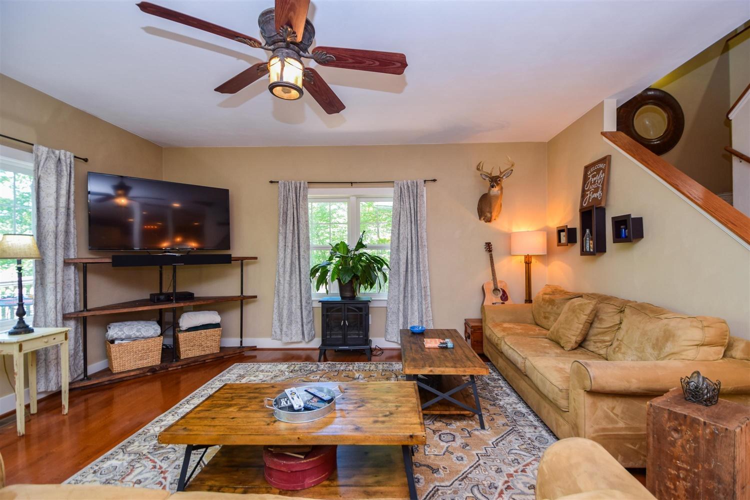 7508 Mt Chestnut Road Roanoke, VA 24018 - Photo 4 of 36 04-7508 Mount Chestnut-4