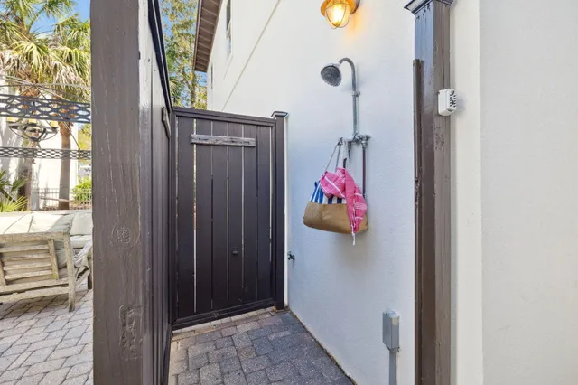 a view of a pathway of the house