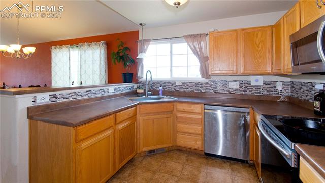 7063 Red Cardinal Loop Colorado Springs, CO 80908 - Photo 10 of 36 Gallery Image 10