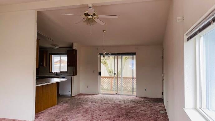 555 Freeman Road, Unit 25 Central Point, OR 97502 - Photo 8 of 33 431-415891 DINING ROOM