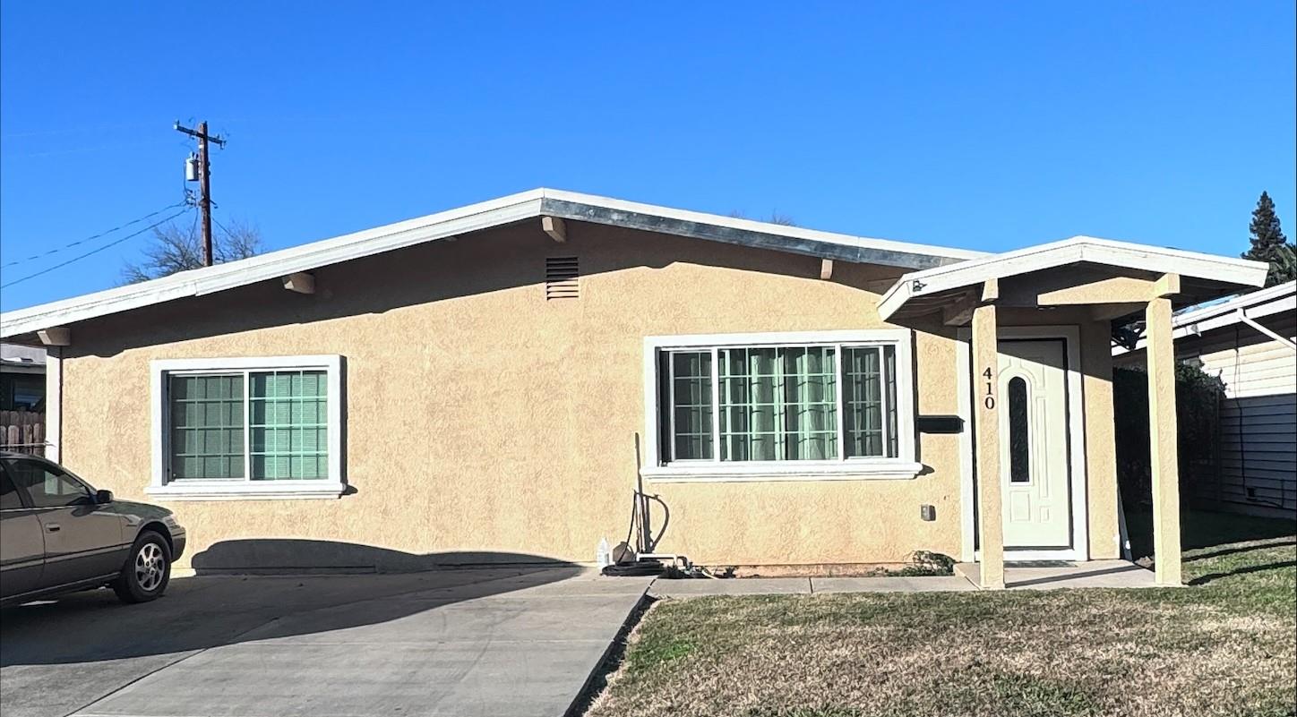 410 Sage Street Gridley, CA 95948 - Photo 1 of 43 a front view of a house with a porch
