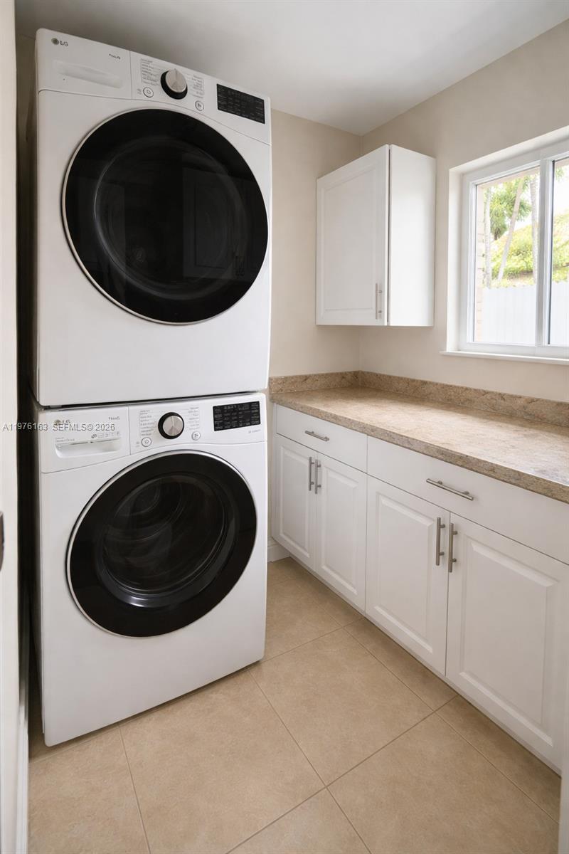 3500 Southwest 128th Avenue Miami, FL 33175 - Photo 22 of 27 a utility room with dryer and washer