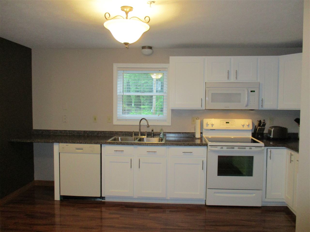 628 Hackett Hill Road, Unit A001 Manchester, NH 03102 - Photo 7 of 33